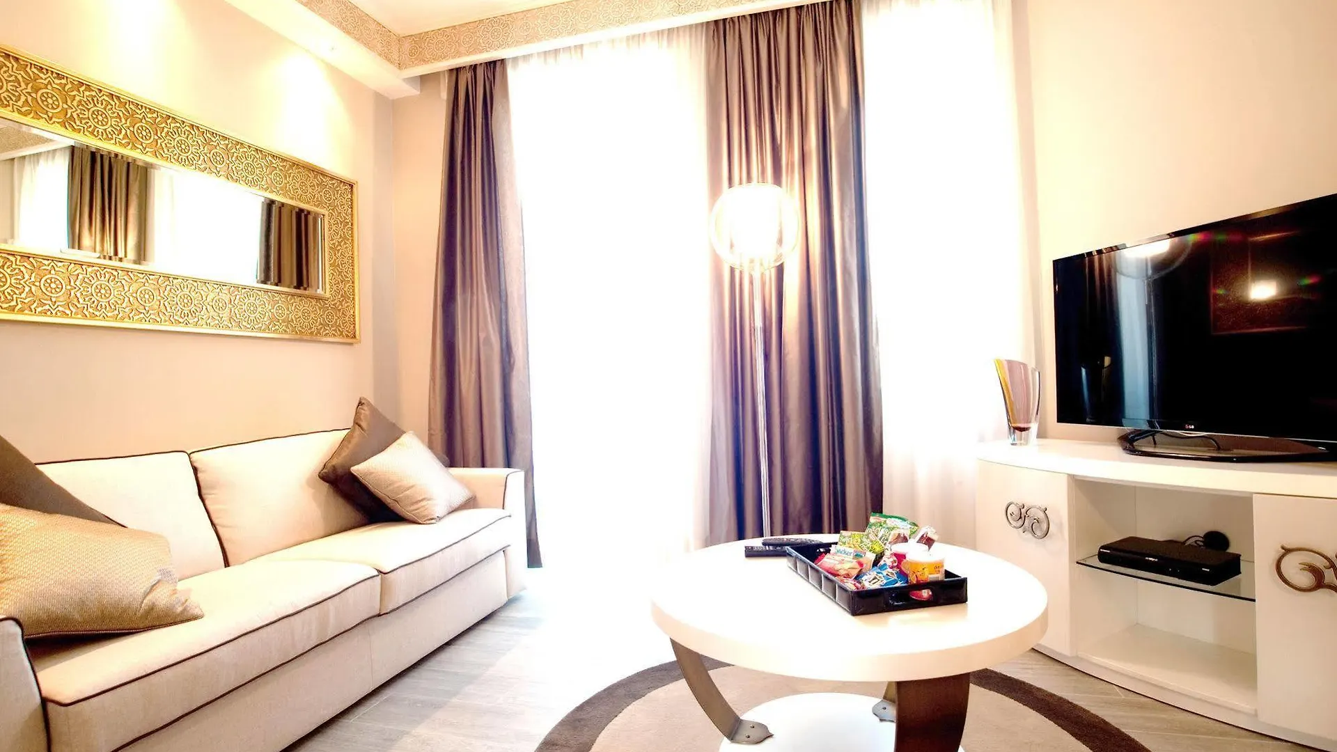 Suite Milano Duomo 2*,